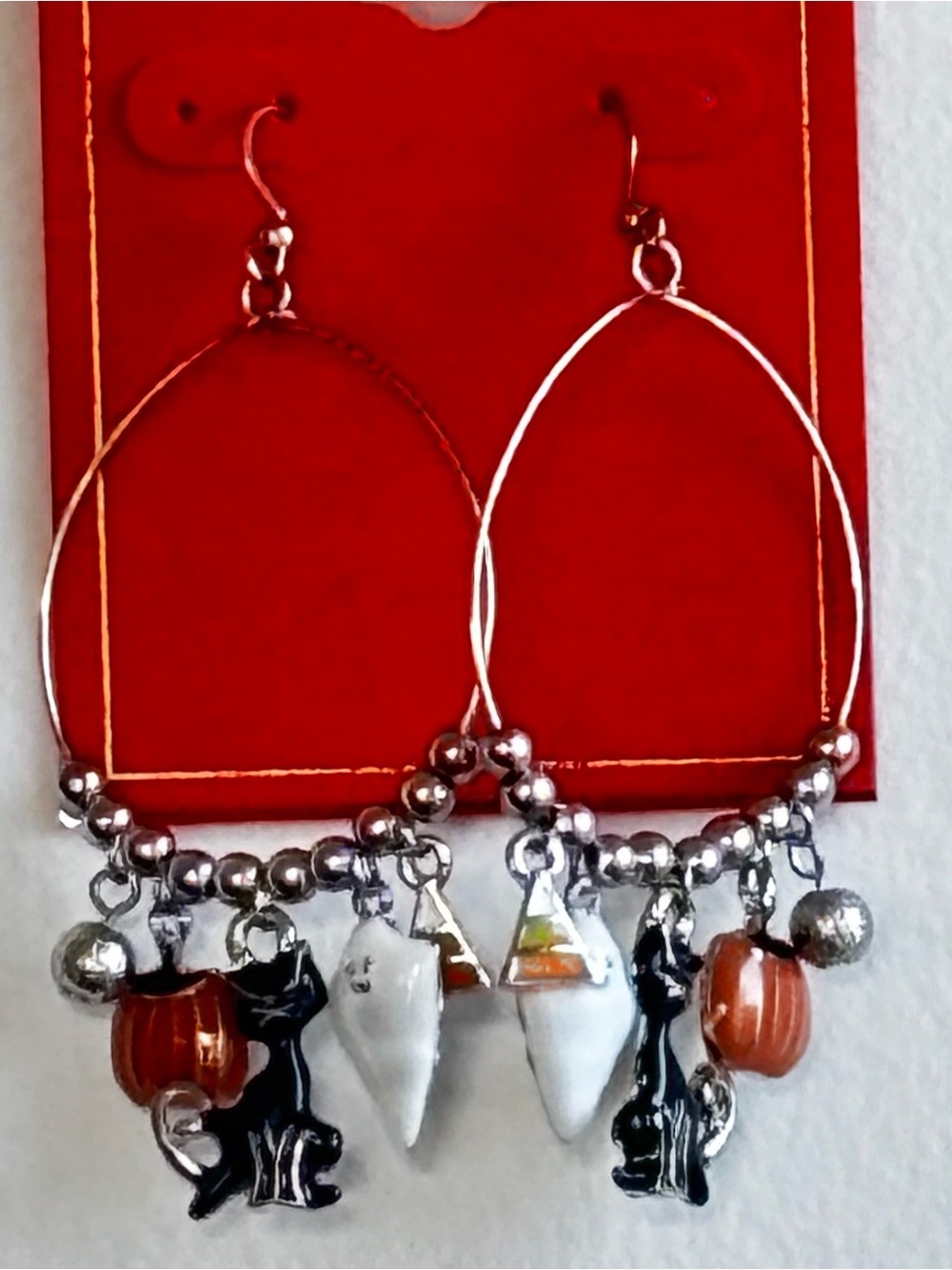 Holiday
Lane Halloween Charm Wire Hoop
Earrings - Cats, Ghosts, Pumpkins - NWT